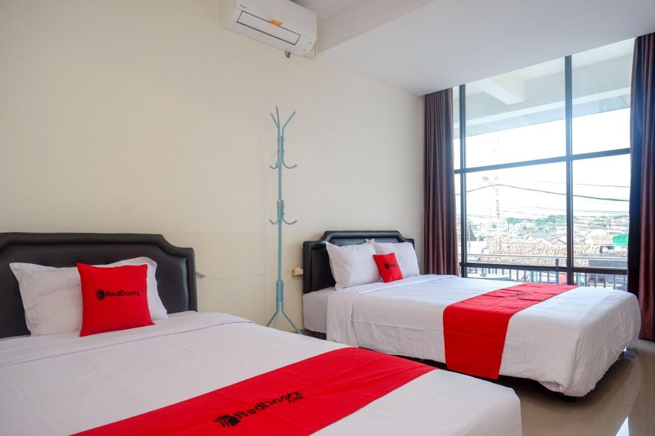 Sans Hotel Mataram Malioboro Yogyakarta Exteriör bild