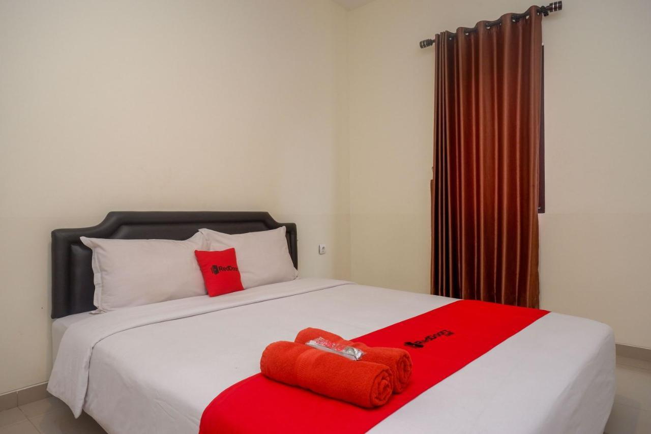 Sans Hotel Mataram Malioboro Yogyakarta Exteriör bild