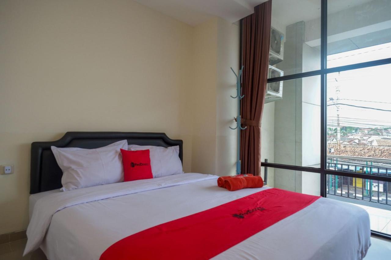 Sans Hotel Mataram Malioboro Yogyakarta Exteriör bild