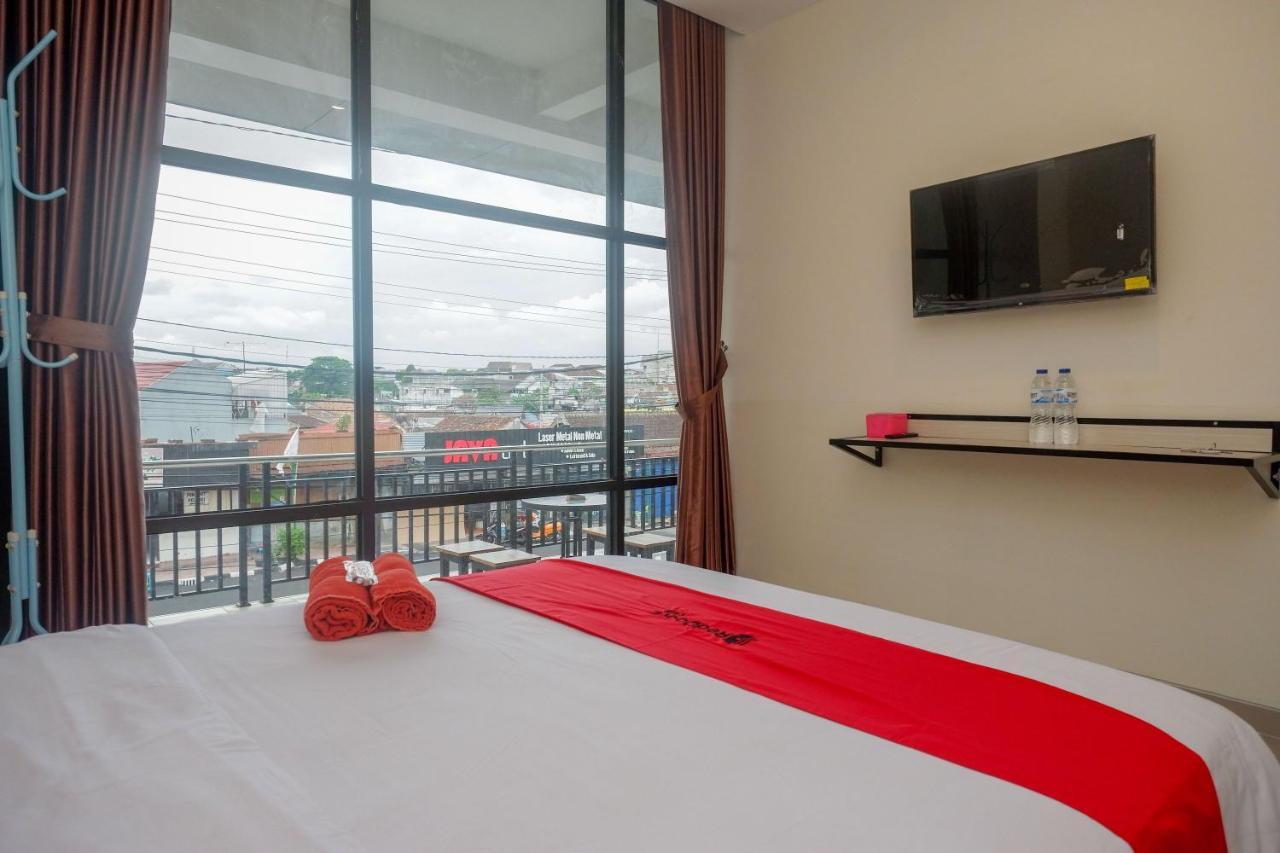 Sans Hotel Mataram Malioboro Yogyakarta Exteriör bild